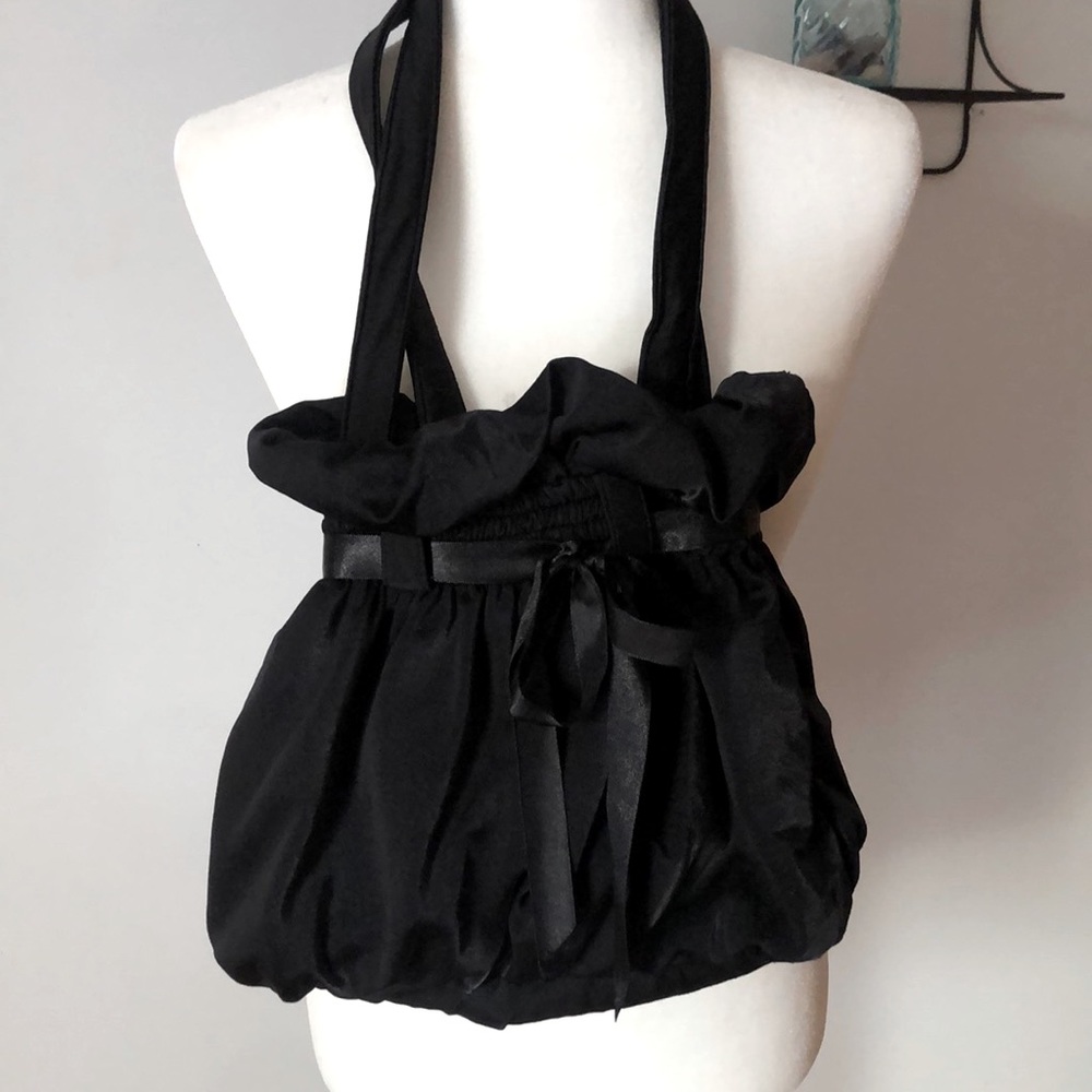🛍 Black Handbag